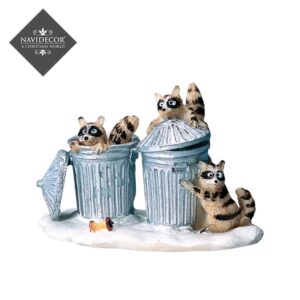 Cubos de basura con mapaches***