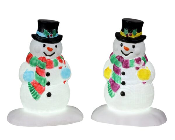 Muñeco de nieve con sombrero de acebo